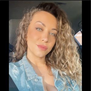 Meet your Posher, Taina